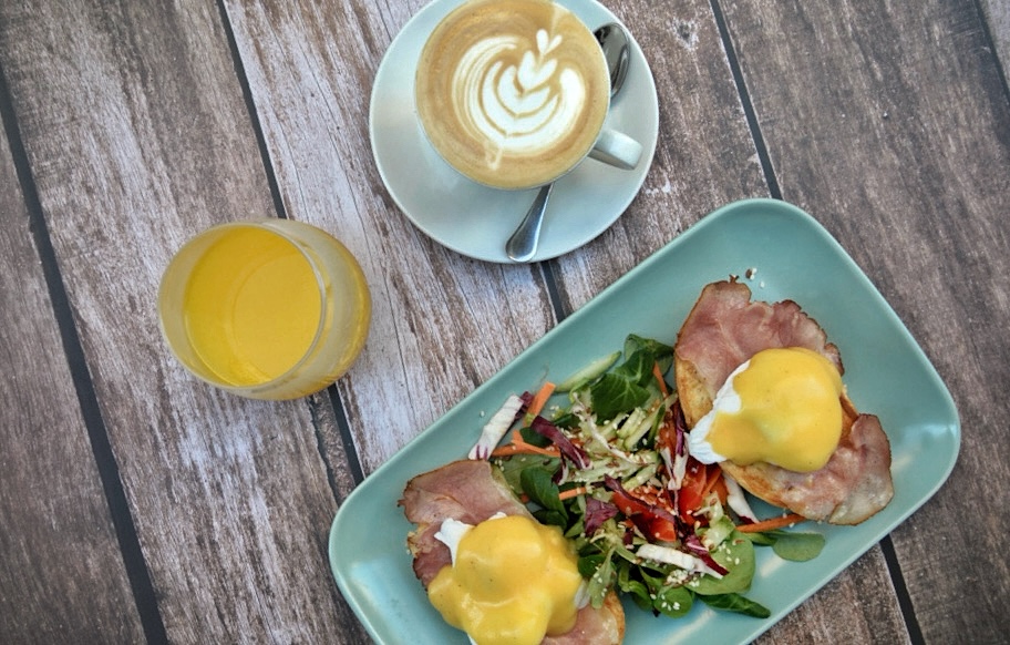 Cosycafe Breakfast and Brunch Eggs Benedict